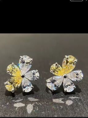 Design: Elegant floral-inspired drop earrings featuring a five-petal flower moti